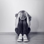 علائم افسردگی در نوجوانان و راه‌‌های درمان آن