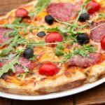 ۱۵ راز پخت پیتزای خانگی خوشمزه به‌سبک ایتالیایی